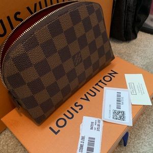Lv cosmetic bag 100% real